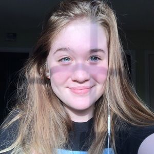 Meet your Posher, Becca